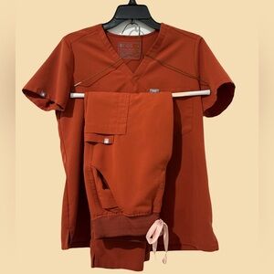 FIGS AUBURN Set - S Catarina top/S petite Yola Bottoms